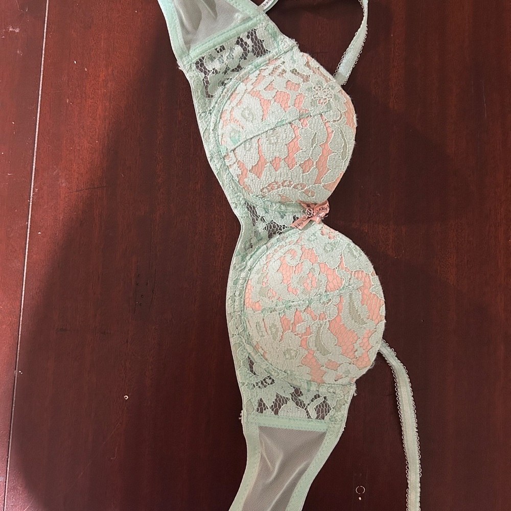 Daisy Fuentes Green and Pink Lace Bra with Underwire Support